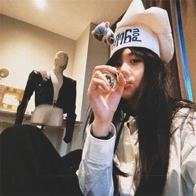 早餐时女歌迷快闪